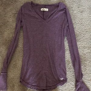 MAROON V-NECK HOLLISTER LONG SLEEVE NEVER WORN